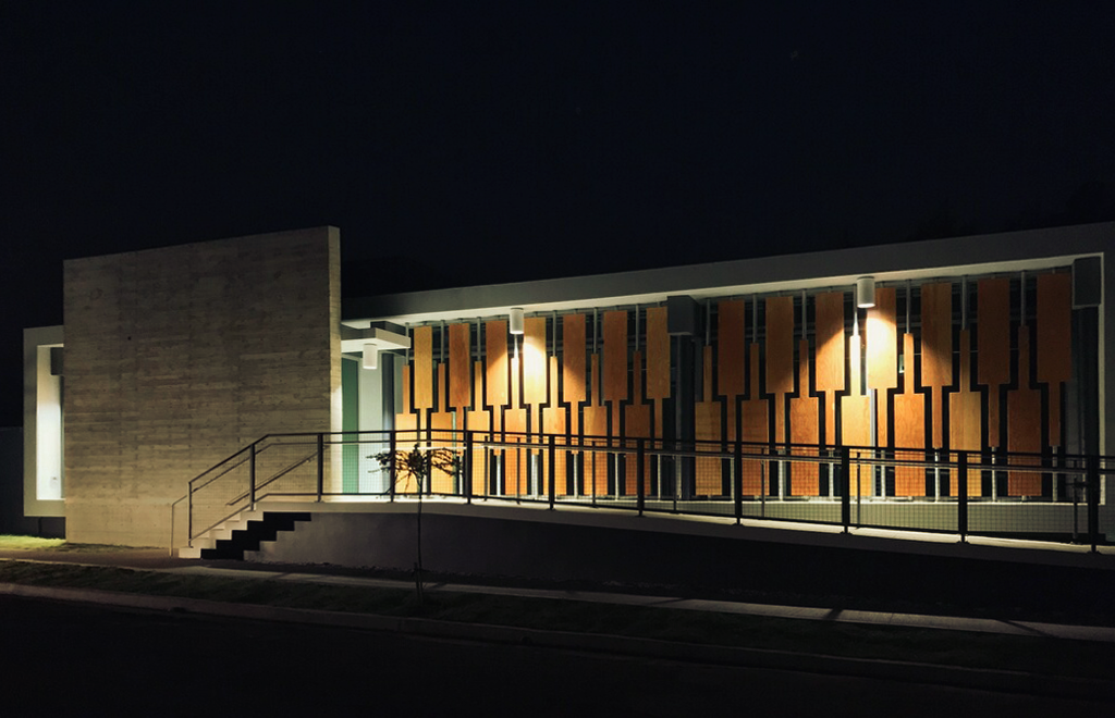 FRONT / NIGHT