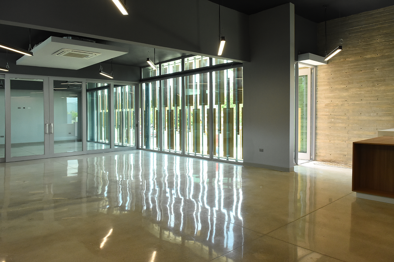 INTERIOR → FACADE